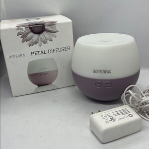 Doterra Petal Diffuser Ultrasonic EO Mist Vapor Preowned in Box